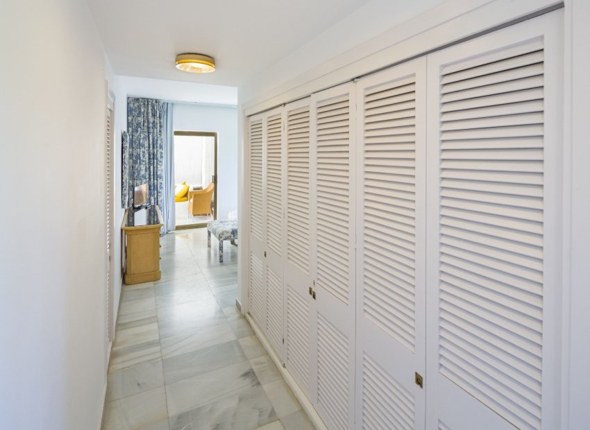 Resale - Apartment / flat - Marbella - Puerto Banús