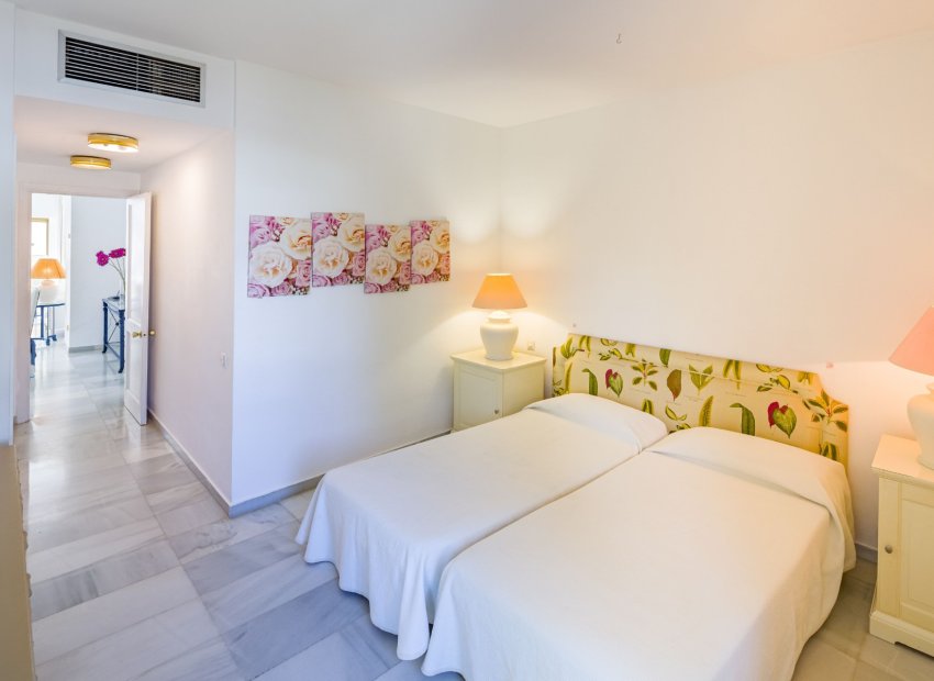 Resale - Apartment / flat - Marbella - Puerto Banús