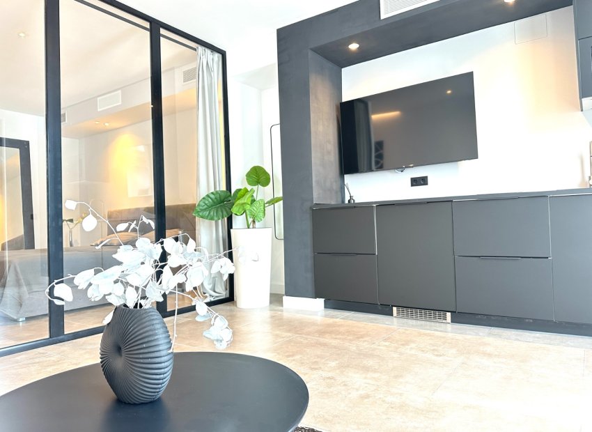 Resale - Apartment / flat - Marbella - Puerto Banús