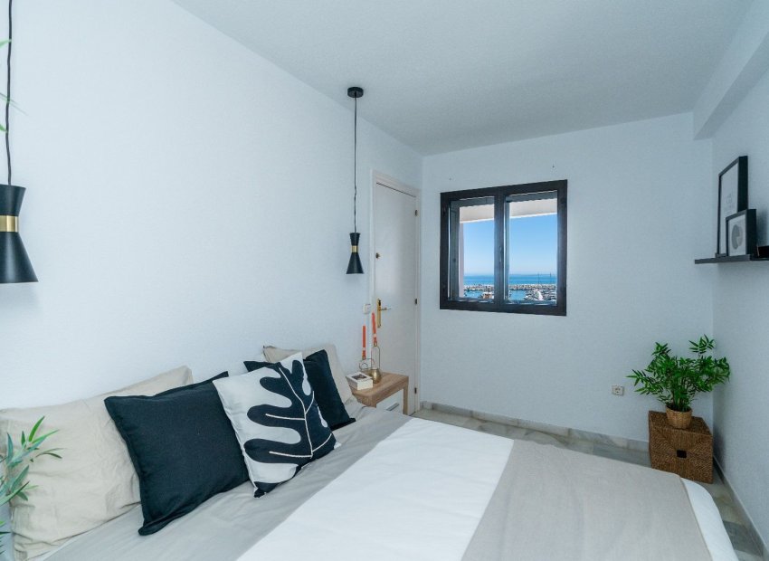 Resale - Apartment / flat - Marbella - Puerto Banús