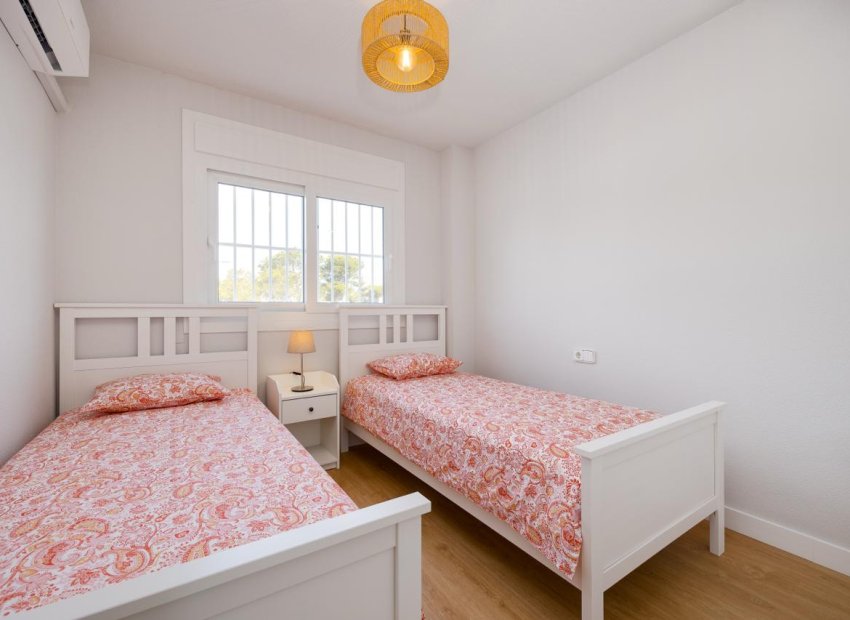 Resale - Apartment / flat - Orihuela Costa - Aguamarinas