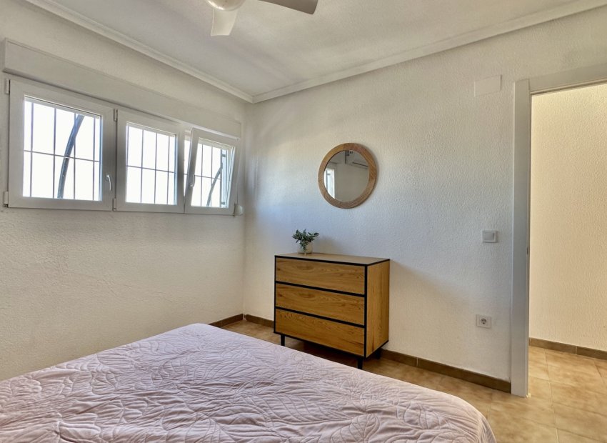 Resale - Apartment / flat - Orihuela Costa - Punta Prima