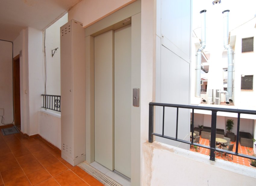 Resale - Apartment / flat - Orihuela Costa - Villamartín