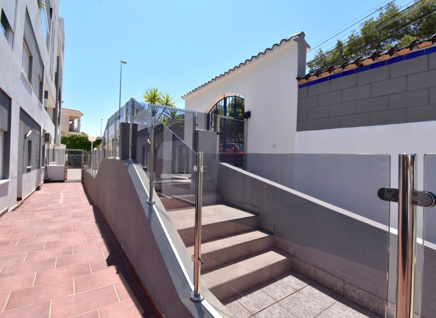 Resale - Apartment / flat - Orihuela Costa - Villamartín