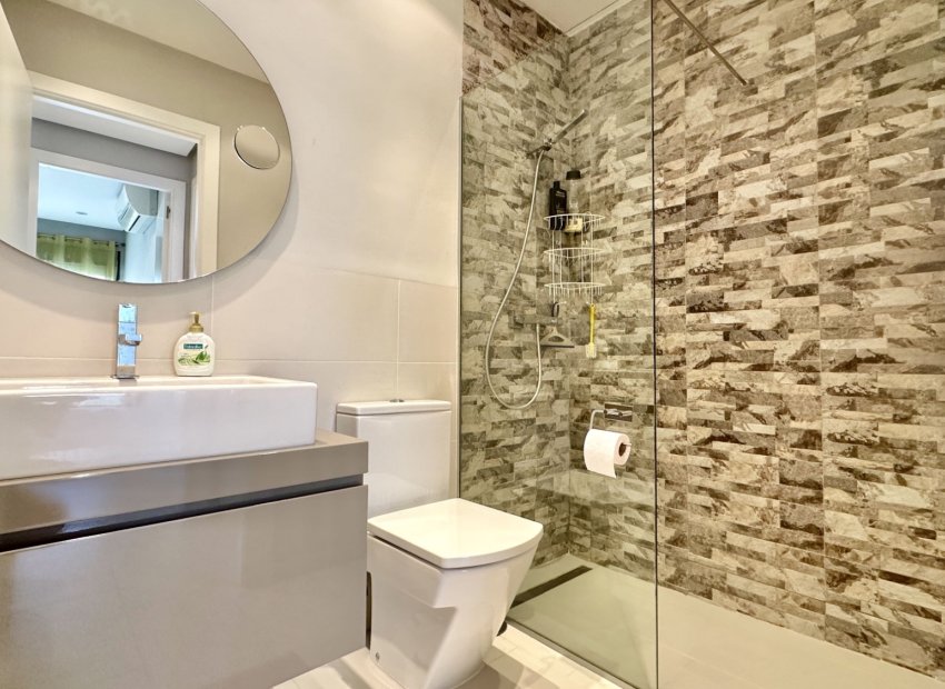 Resale - Apartment / flat - Orihuela Costa - Villamartín