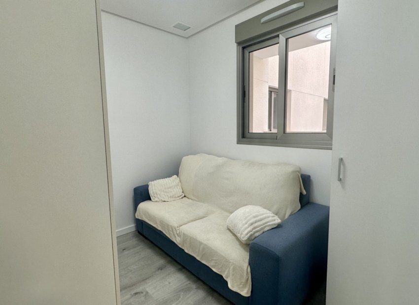 Resale - Apartment / flat - Orihuela Costa - Villamartín