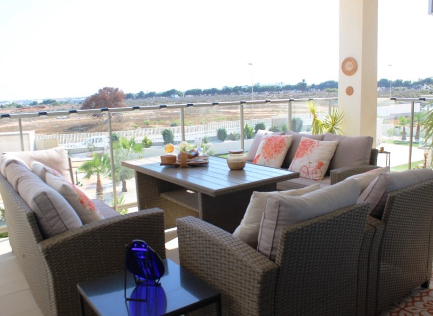 Resale - Apartment / flat - Orihuela Costa - Villamartín