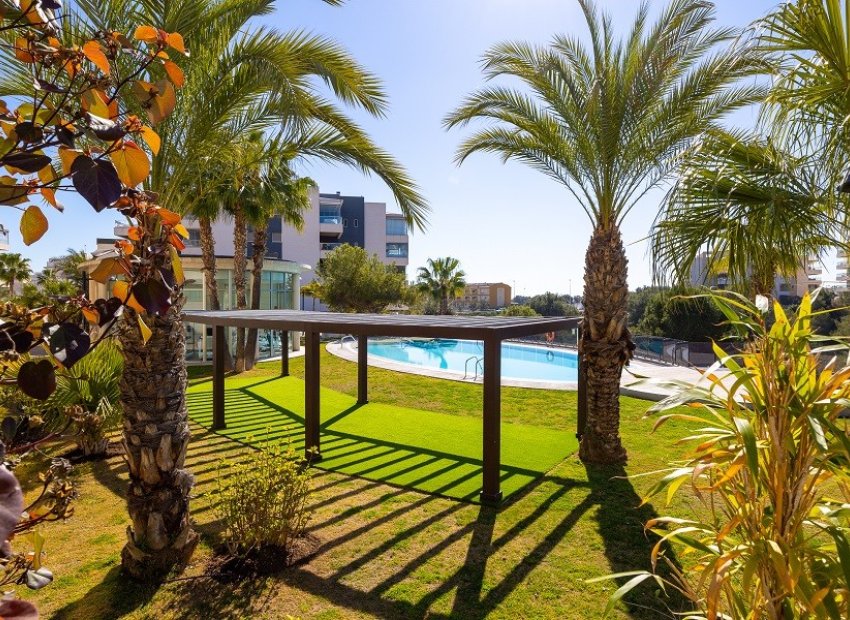 Resale - Apartment / flat - Orihuela Costa - Villamartín