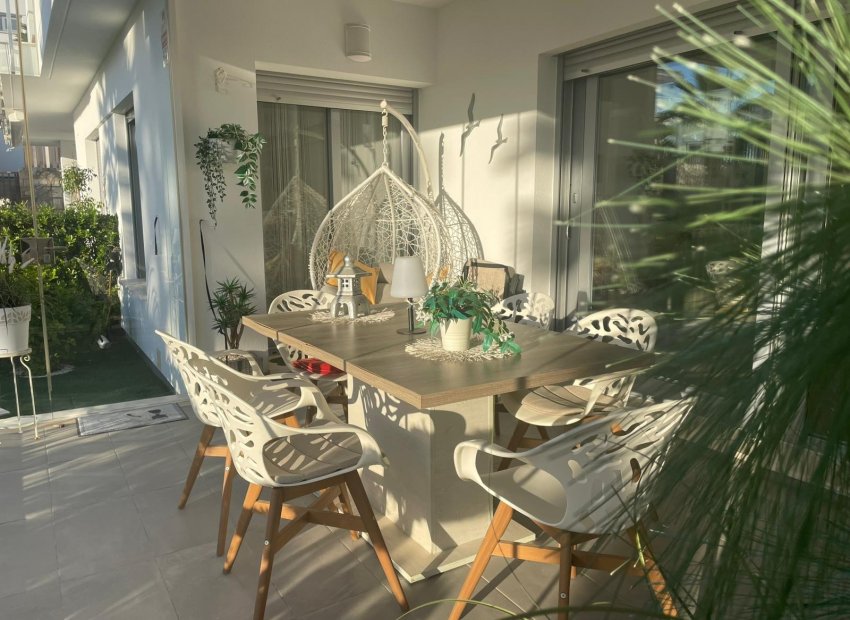 Resale - Apartment / flat - Orihuela - Vistabella