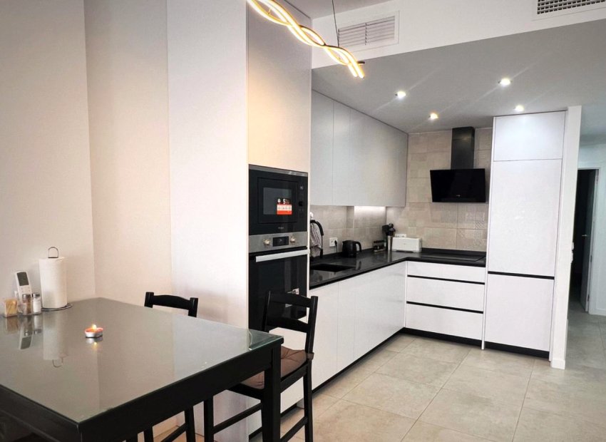 Resale - Apartment / flat - Pilar de la Horadada - Torre de la Horadada