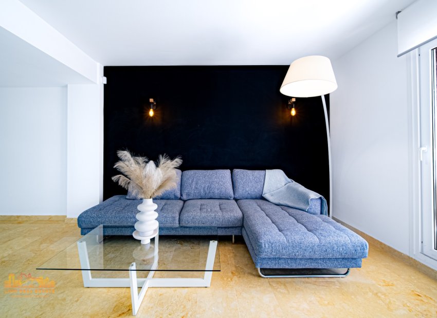 Resale - Apartment / flat - Punta Prima