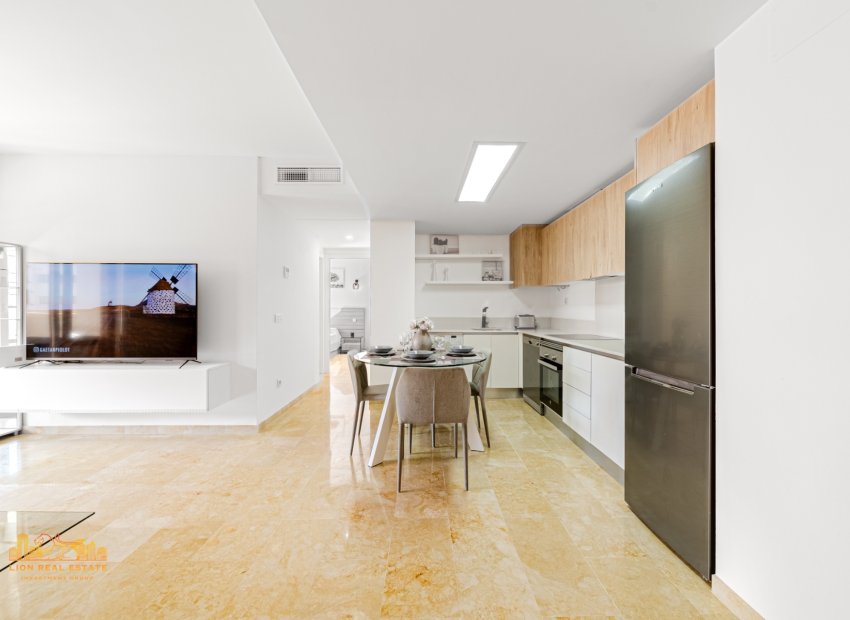 Resale - Apartment / flat - Punta Prima