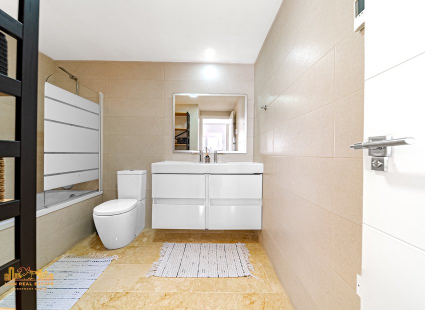 Resale - Apartment / flat - Punta Prima