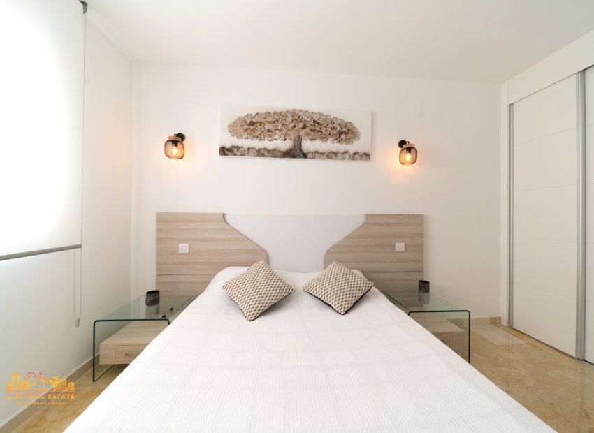 Resale - Apartment / flat - Punta Prima