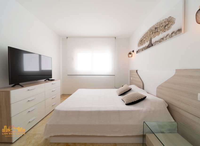 Resale - Apartment / flat - Punta Prima