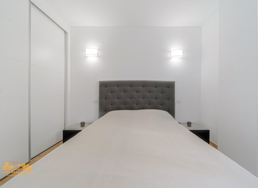 Resale - Apartment / flat - Punta Prima