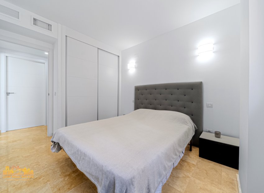 Resale - Apartment / flat - Punta Prima