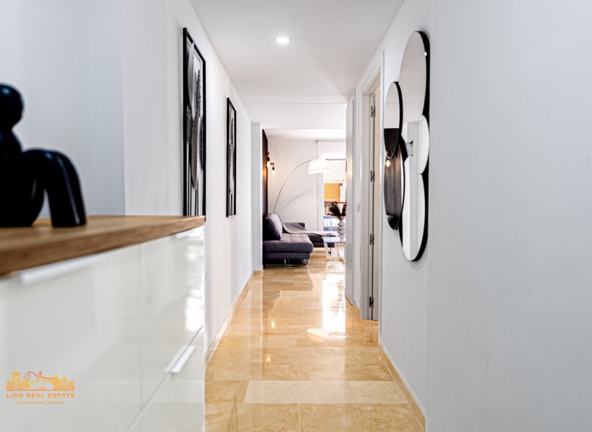 Resale - Apartment / flat - Punta Prima