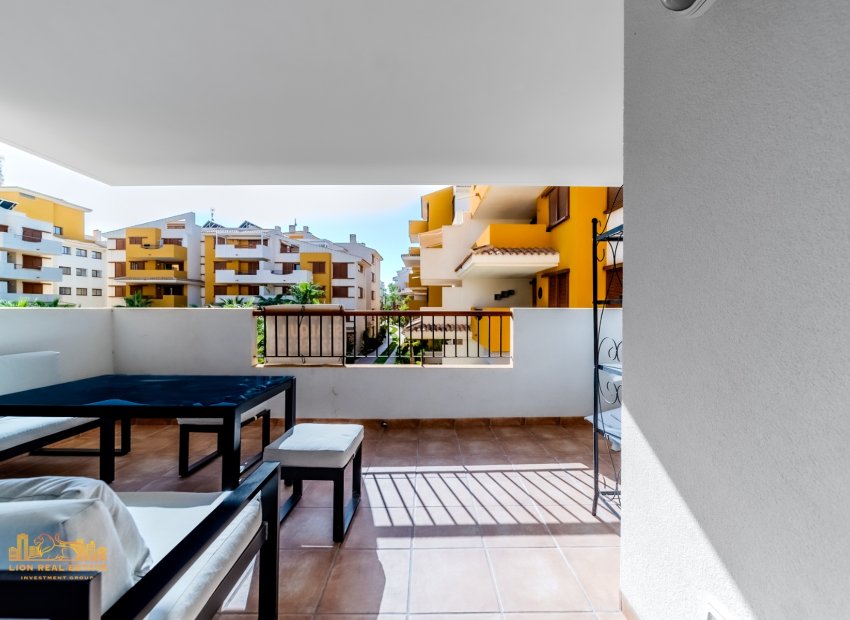 Resale - Apartment / flat - Punta Prima