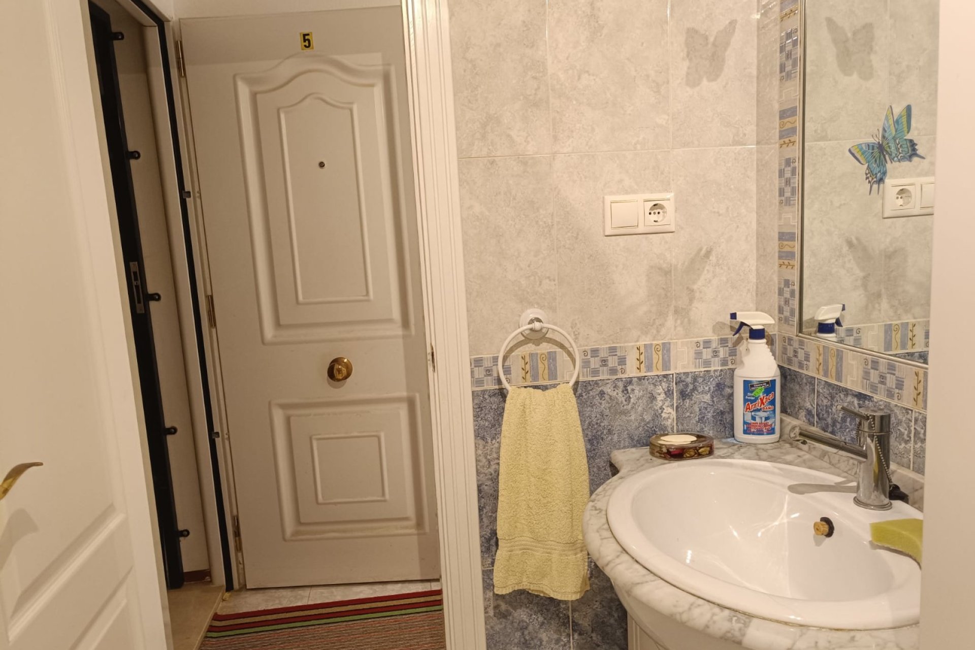 Resale - Apartment / flat - Rafal