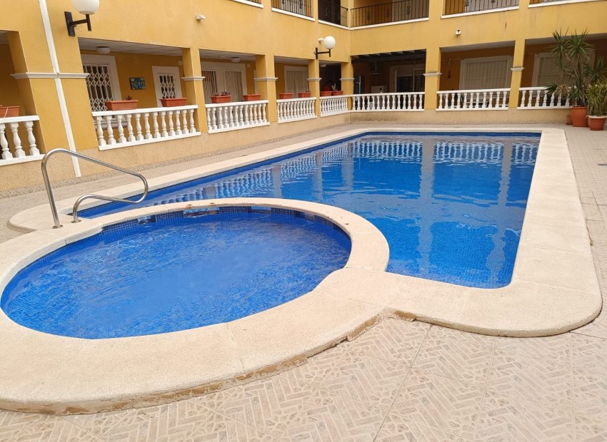 Resale - Apartment / flat - Rafal