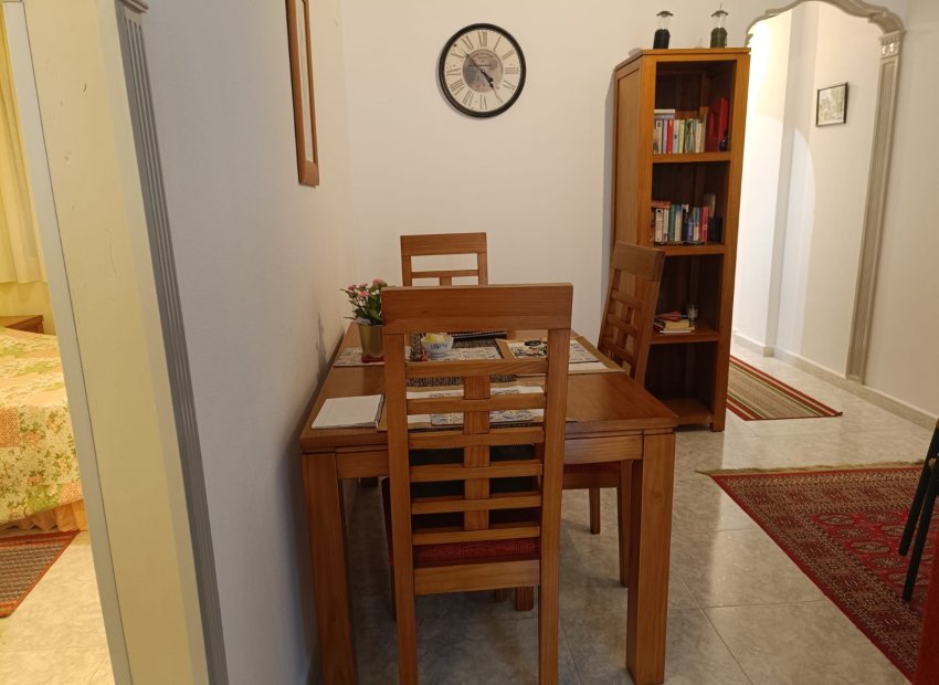 Resale - Apartment / flat - Rafal