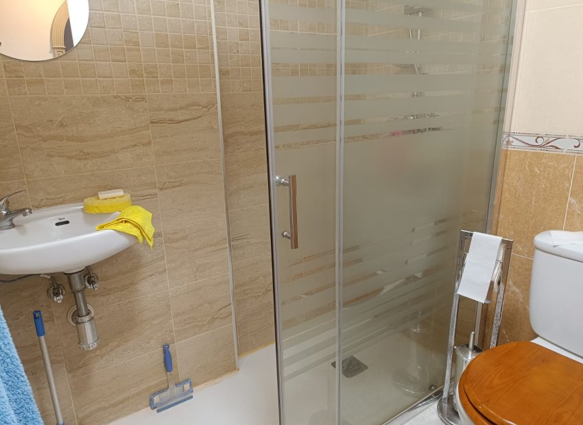 Resale - Apartment / flat - Rafal