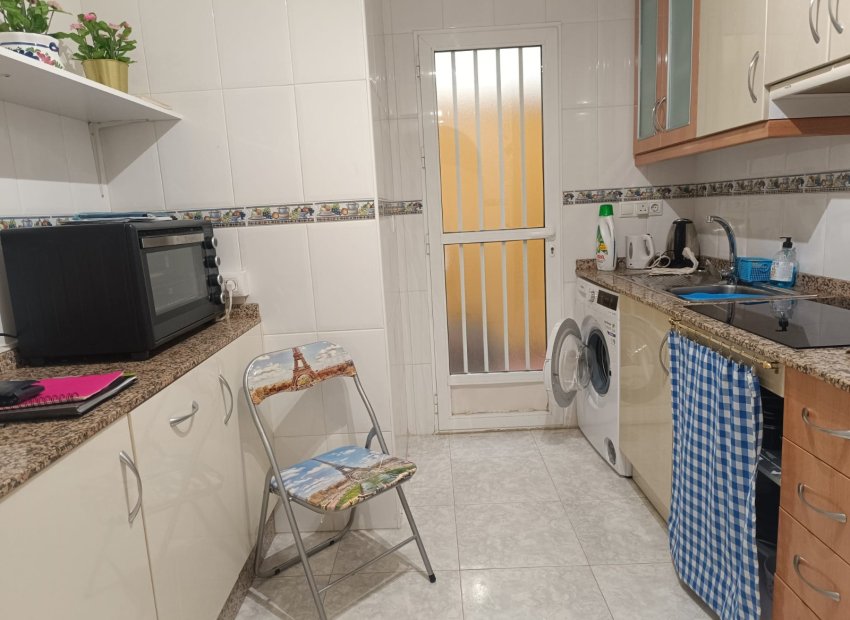 Resale - Apartment / flat - Rafal