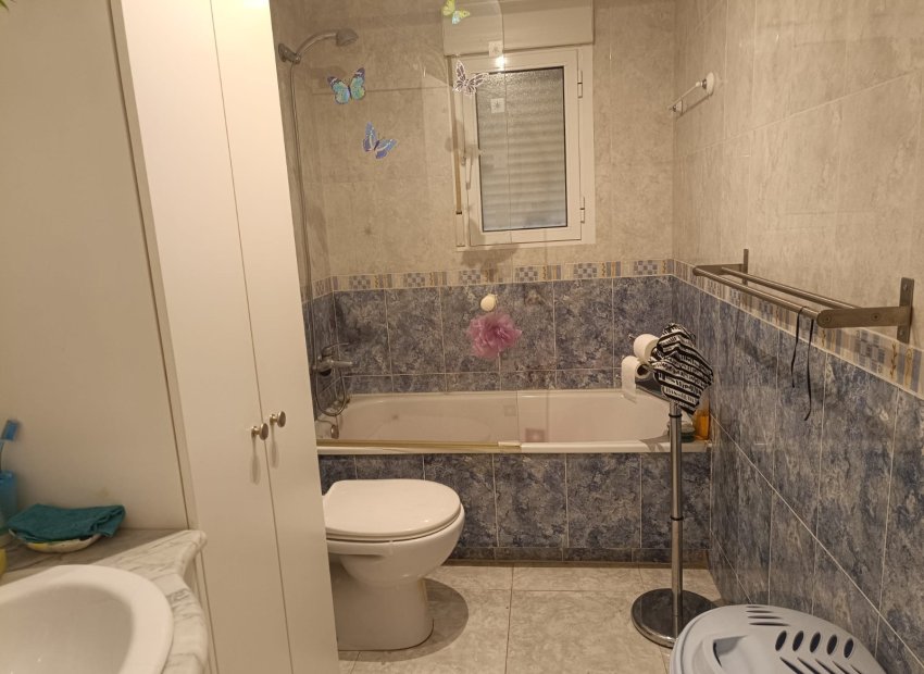 Resale - Apartment / flat - Rafal