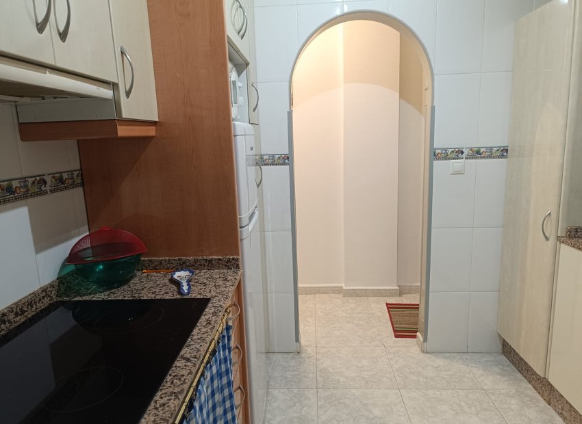 Resale - Apartment / flat - Rafal