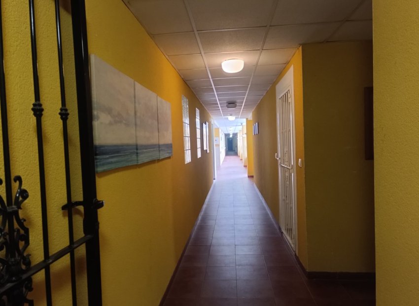 Resale - Apartment / flat - Rafal