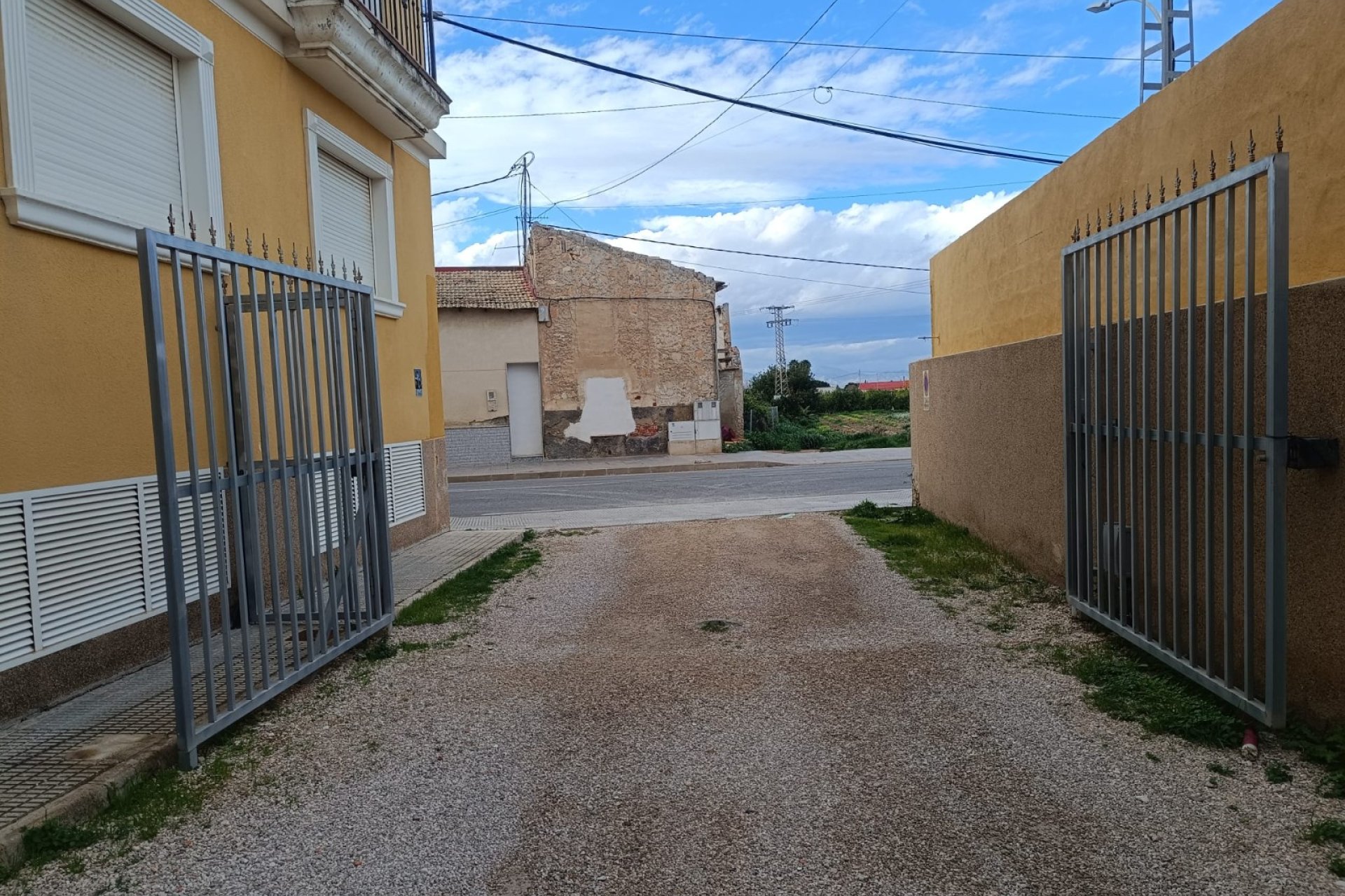 Resale - Apartment / flat - Rafal