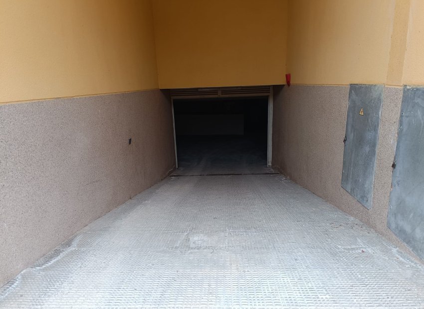 Resale - Apartment / flat - Rafal