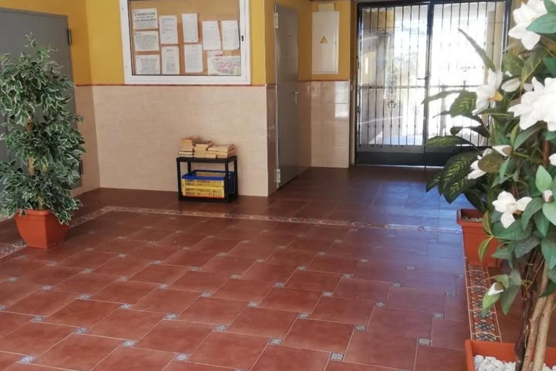 Resale - Apartment / flat - Rafal