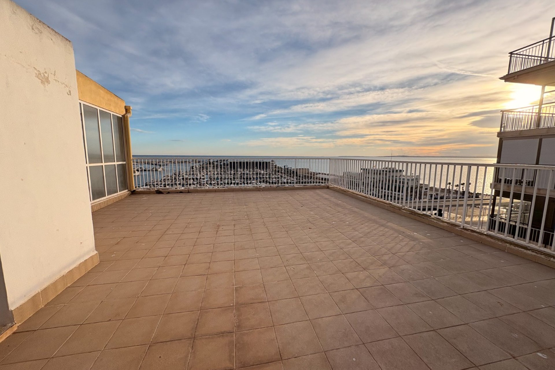 Resale - Apartment / flat - Santa Pola - Puerto