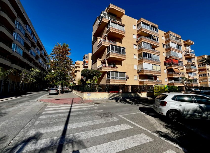 Resale - Apartment / flat - Santa Pola - Puerto