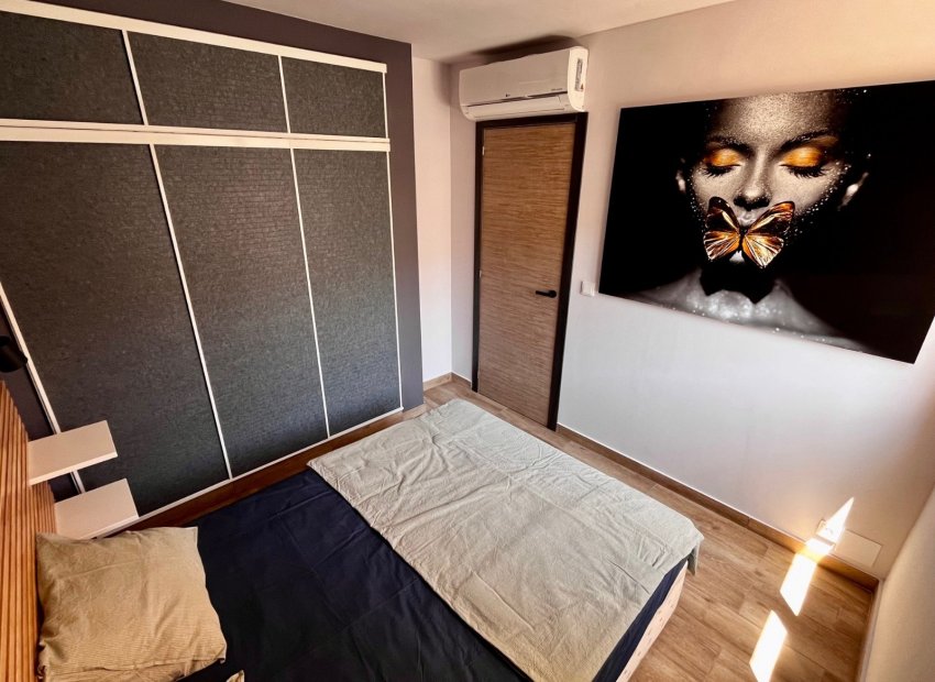 Resale - Apartment / flat - Santa Pola - Puerto