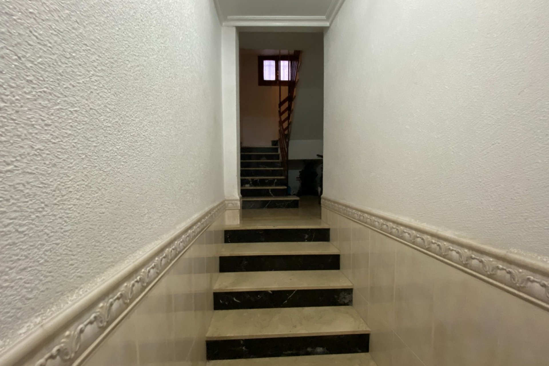 Resale - Apartment / flat - Sax