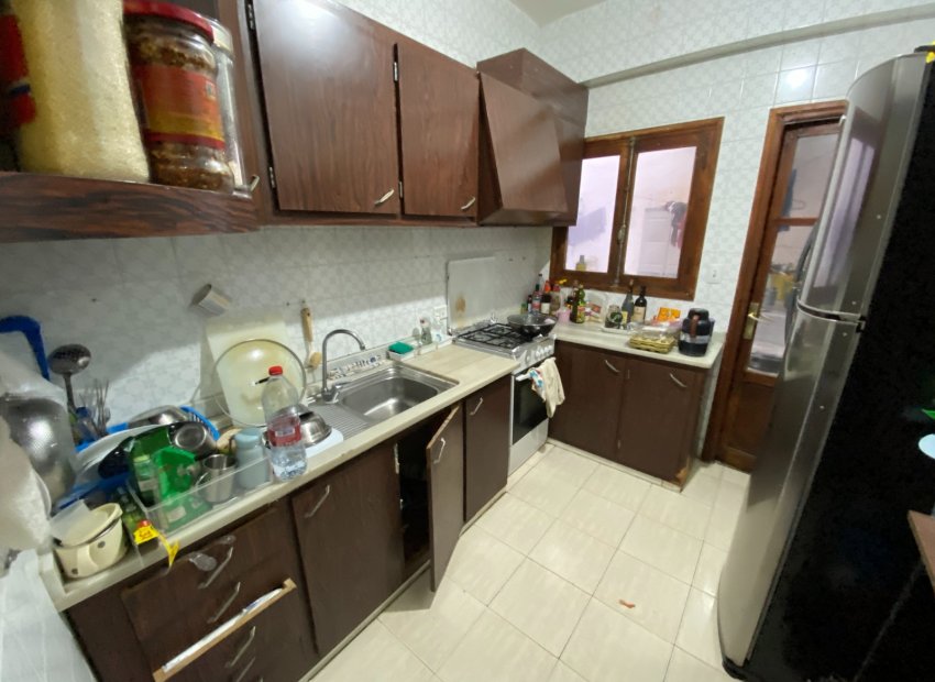 Resale - Apartment / flat - Sax