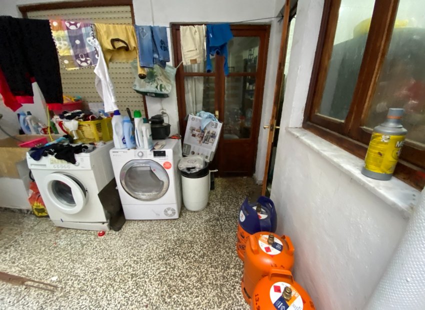 Resale - Apartment / flat - Sax