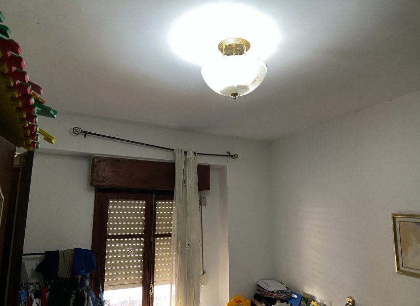 Resale - Apartment / flat - Sax