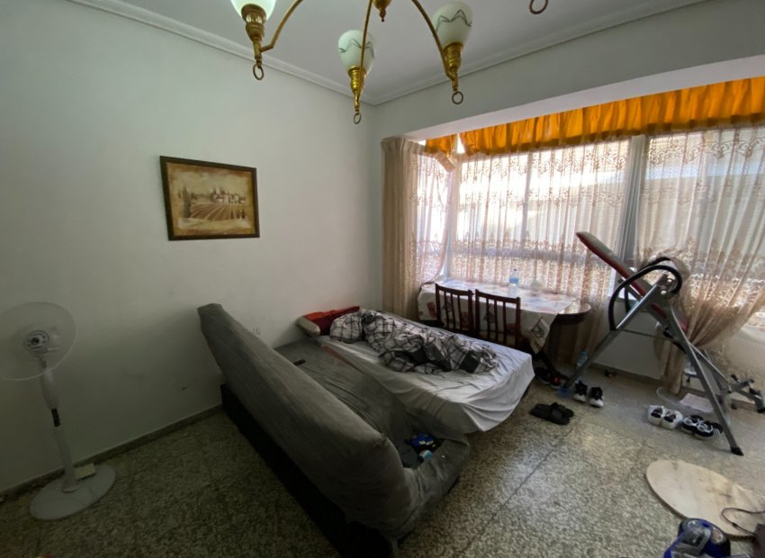 Resale - Apartment / flat - Sax