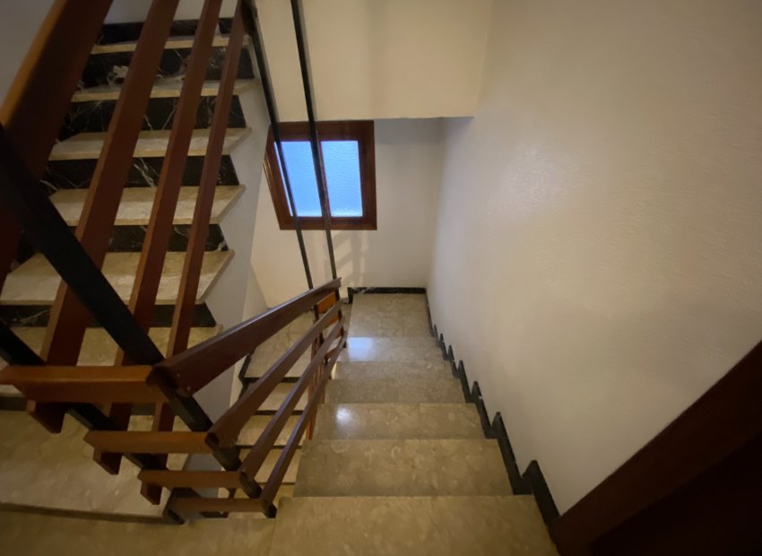 Resale - Apartment / flat - Sax