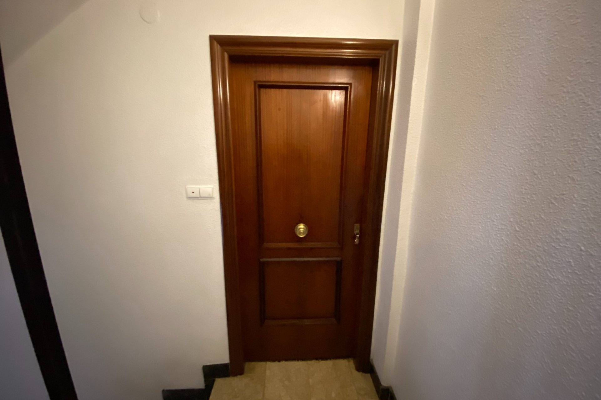 Resale - Apartment / flat - Sax