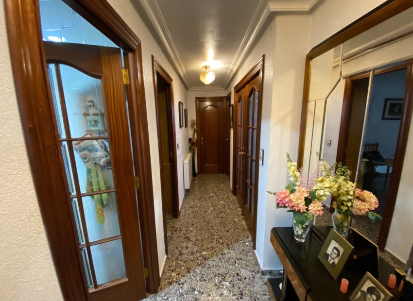 Resale - Apartment / flat - Sax