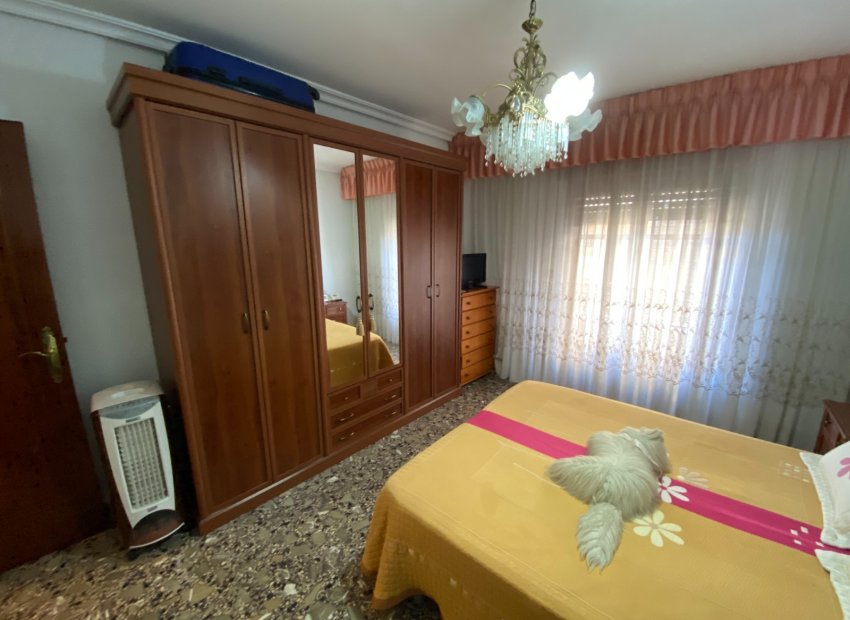 Resale - Apartment / flat - Sax