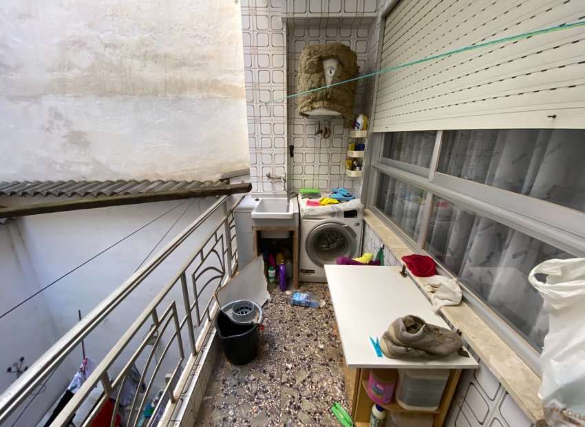 Resale - Apartment / flat - Sax