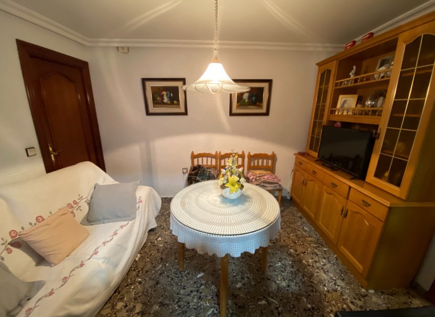 Resale - Apartment / flat - Sax