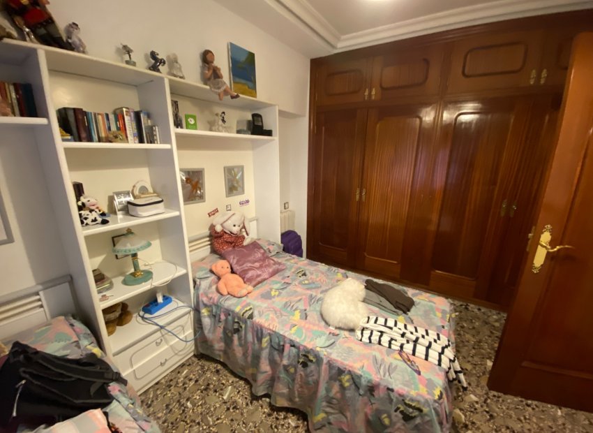 Resale - Apartment / flat - Sax