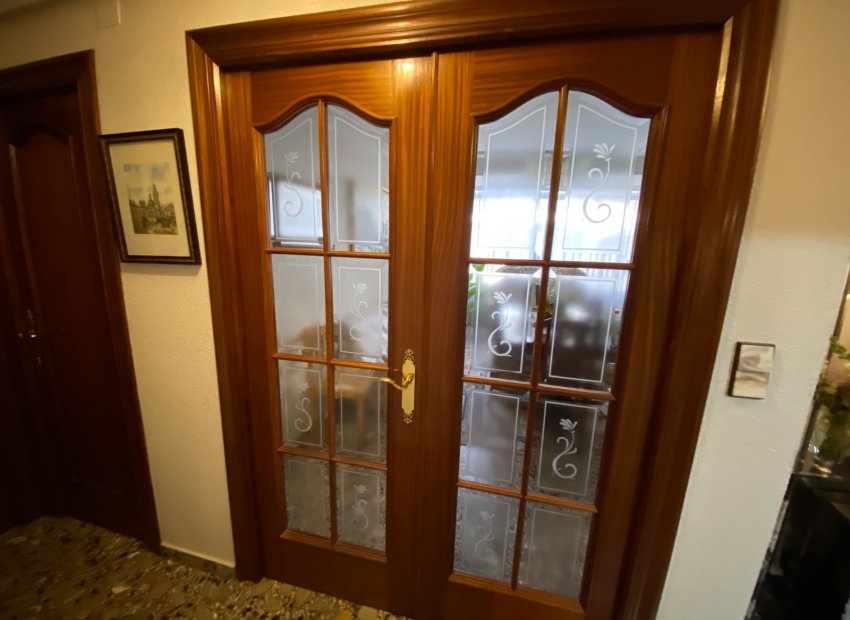 Resale - Apartment / flat - Sax